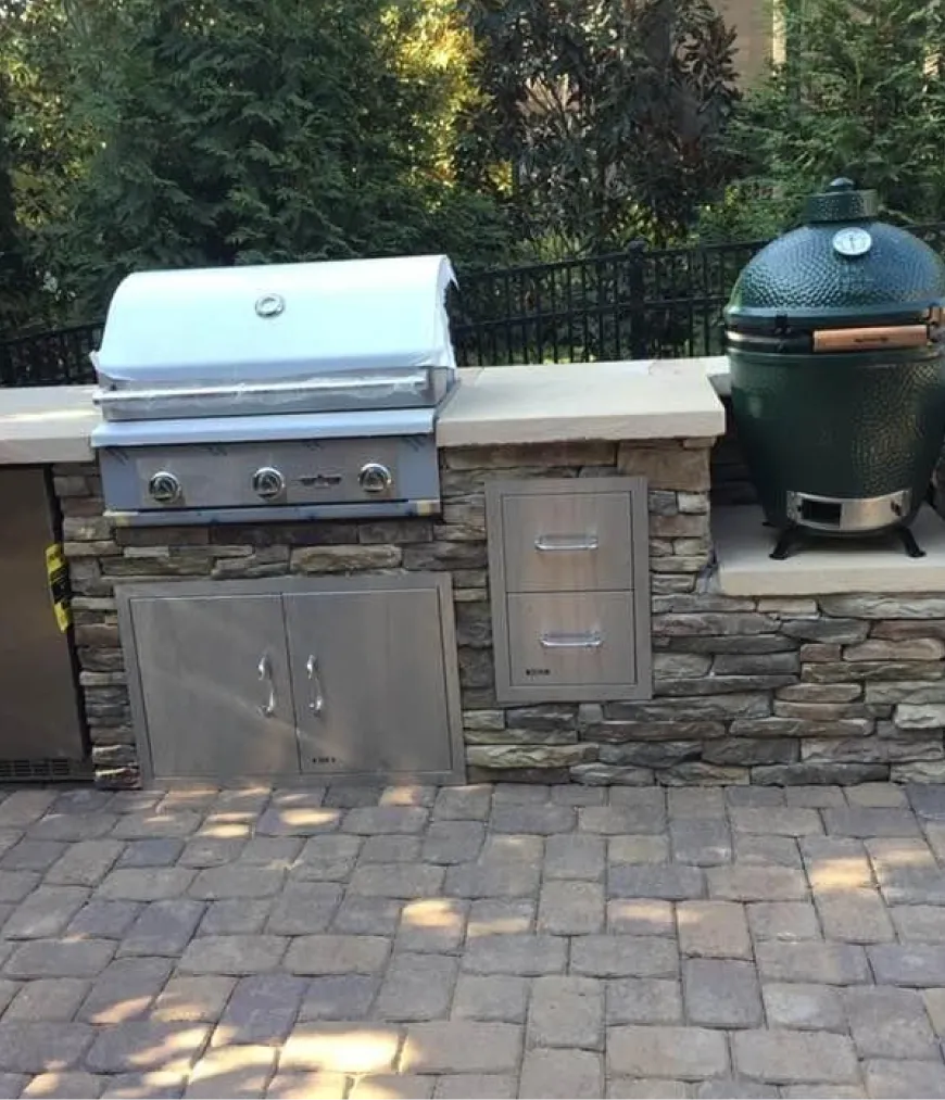 Outdoor Kitchens & Fireplaces
